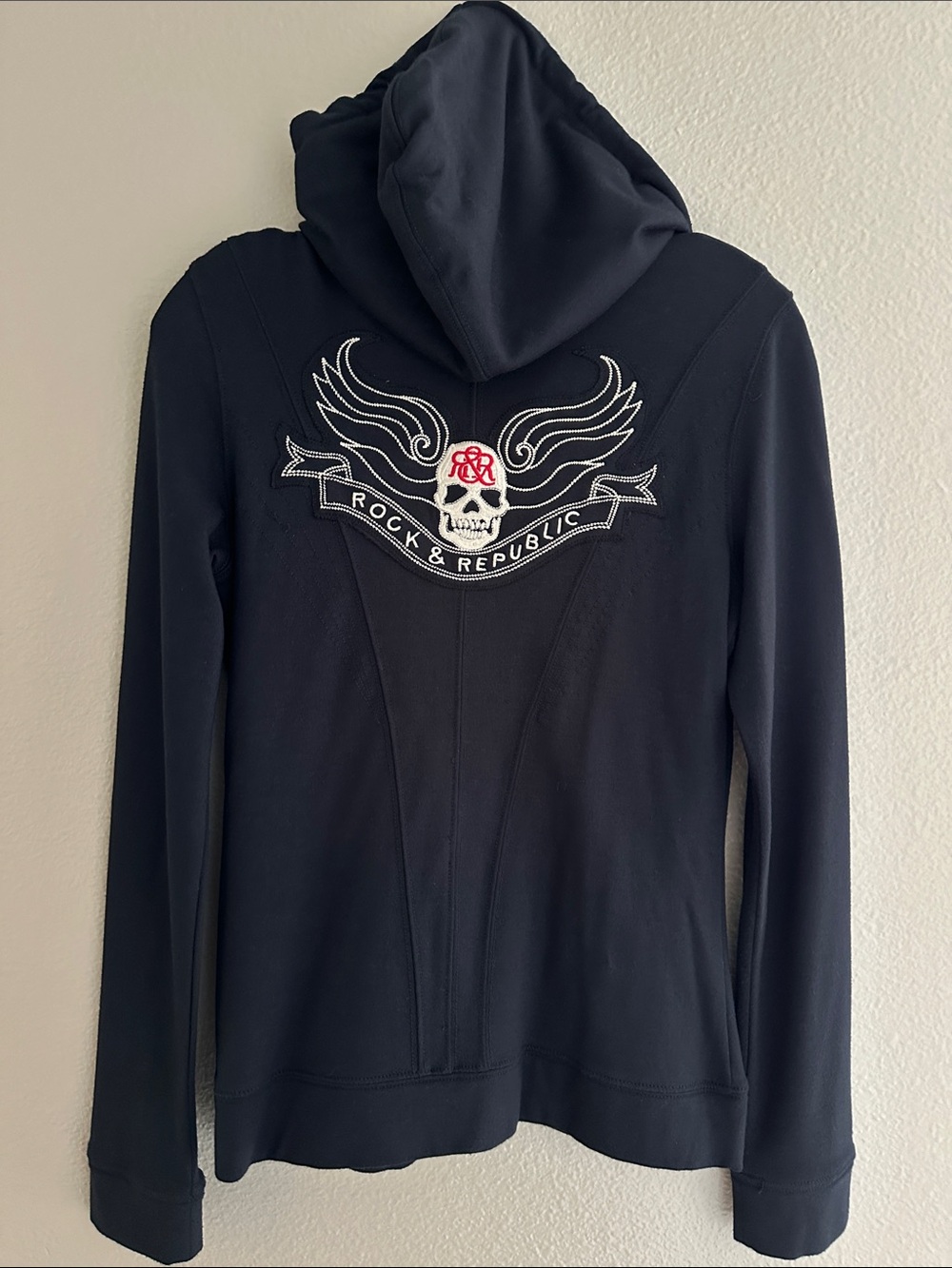 New Rock & Republic Women’s Dark Navy Hoodie Sweater. Size M.